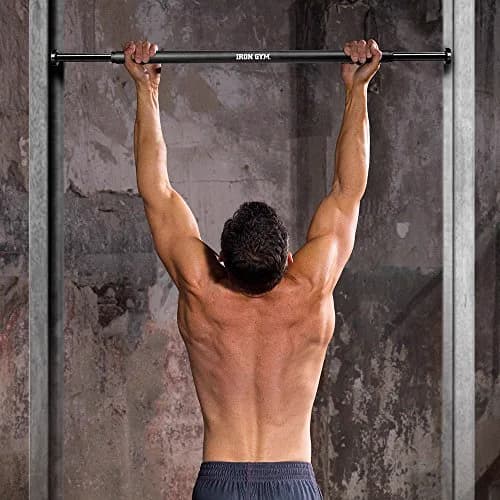 Miniatyr: Iron Gym pull-up-stång använd för dragövningar
