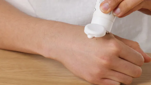 Miniatyr: La Roche-Posay Cicaplast Baume B5+ textur och konsistens
