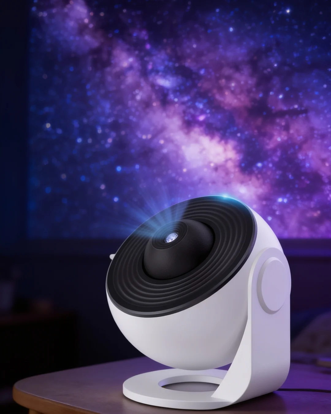 Miniatyr: Närbild på galaxprojektorn med stjärnhimmel på väggen